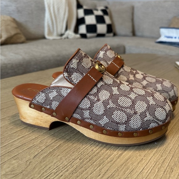Coach Clogs - Picture 3 of 4